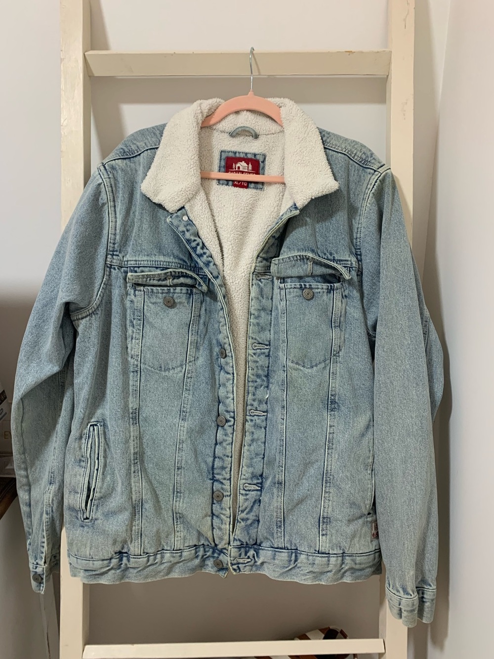 Cabin Fever Oversized Light Wash Denim Sherpa Trucker Jacket XL